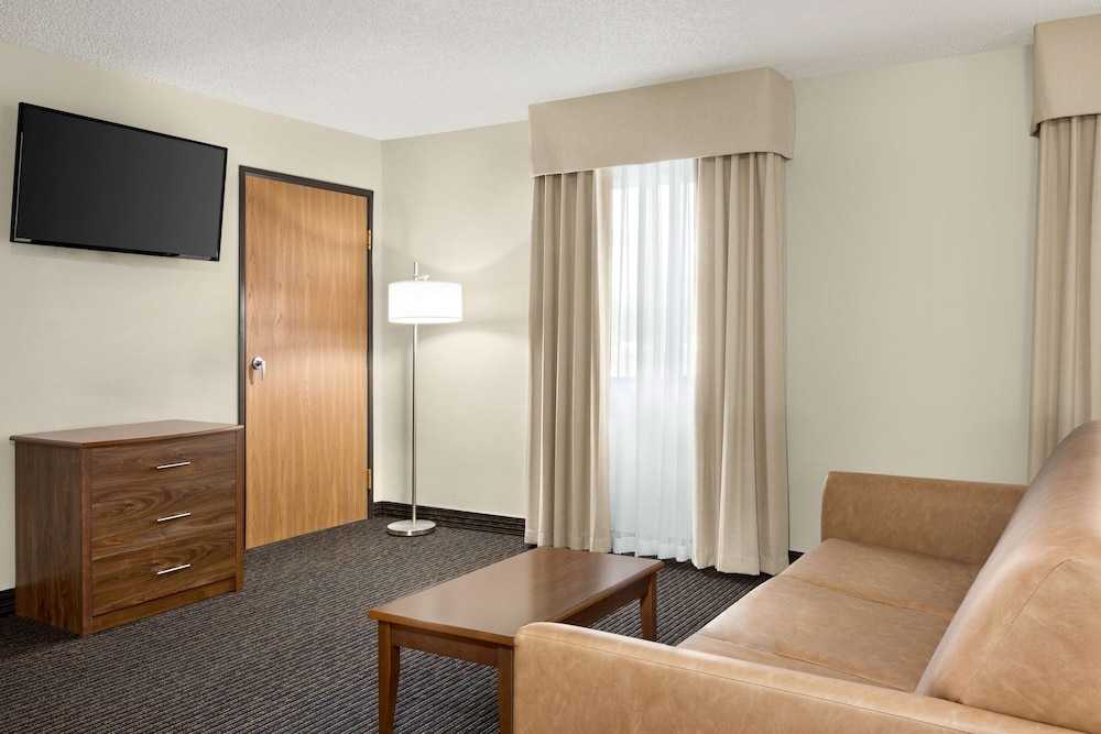 Studio Suite, 2 Queen Beds, Non Smoking - Photo 3