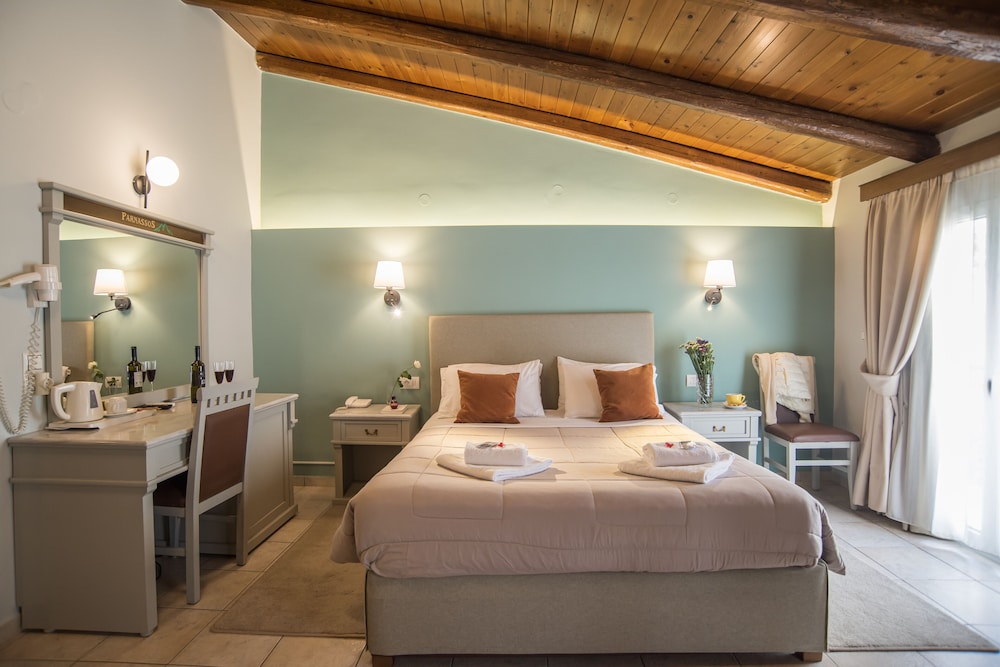 Premium Suite with Spa bath - Photo 2