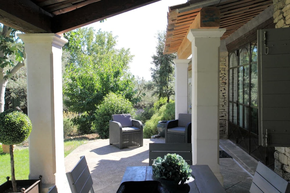 Villa photo 2