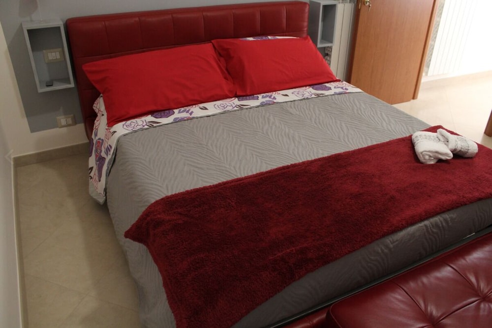 Deluxe Double Or Twin Room, Shared Bathroom, City View photo 1