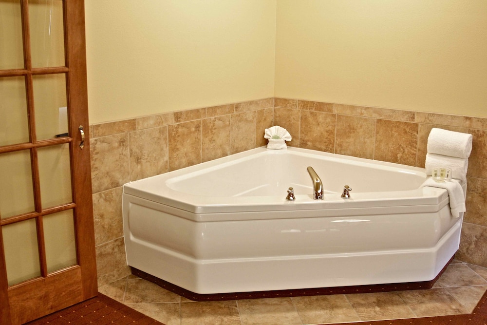 Suite, 1 King Bed, Accessible, Jetted Tub - Photo 7