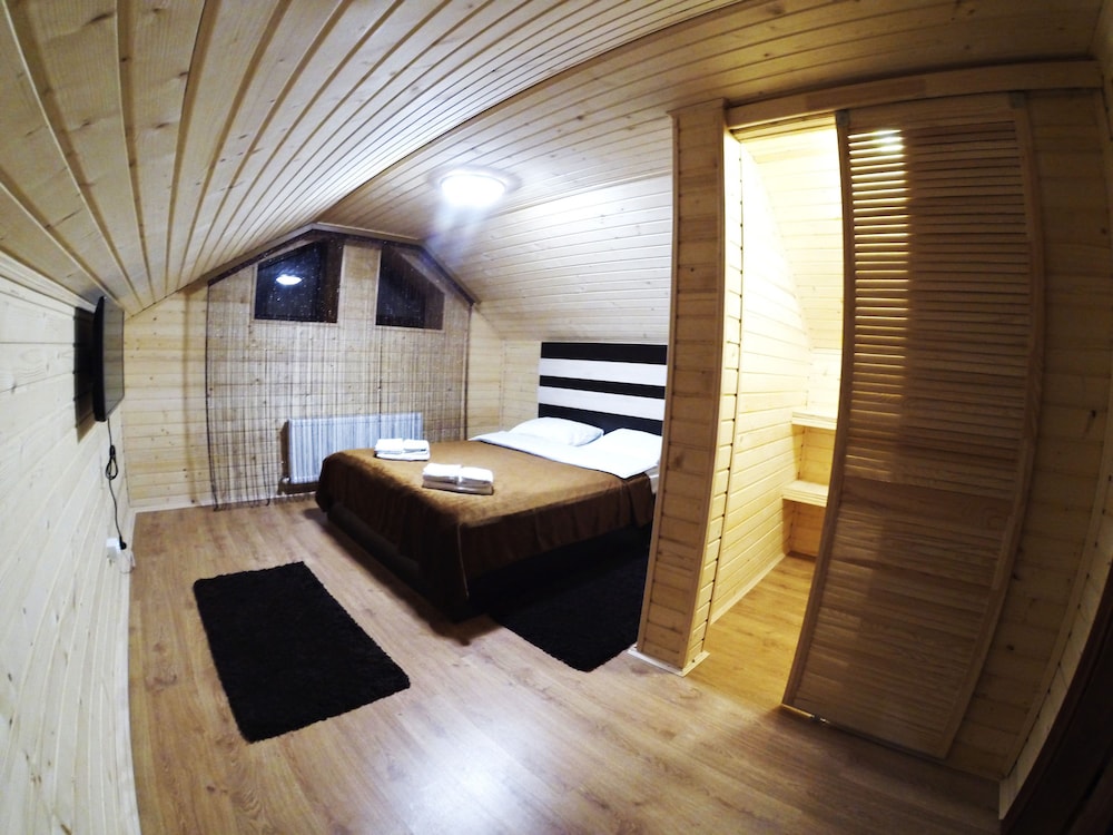 Double Room, Shared Bathroom (Attic) photo 1