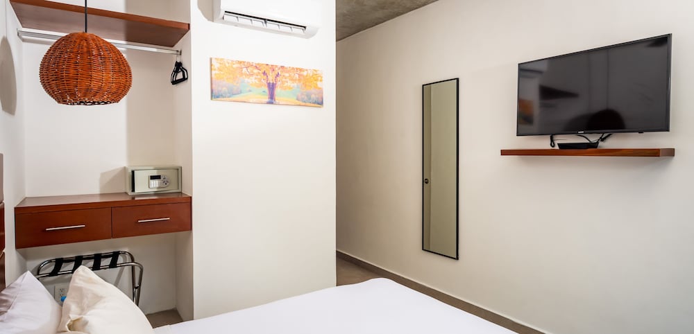 Superior Room, 1 Queen Bed - Photo 5