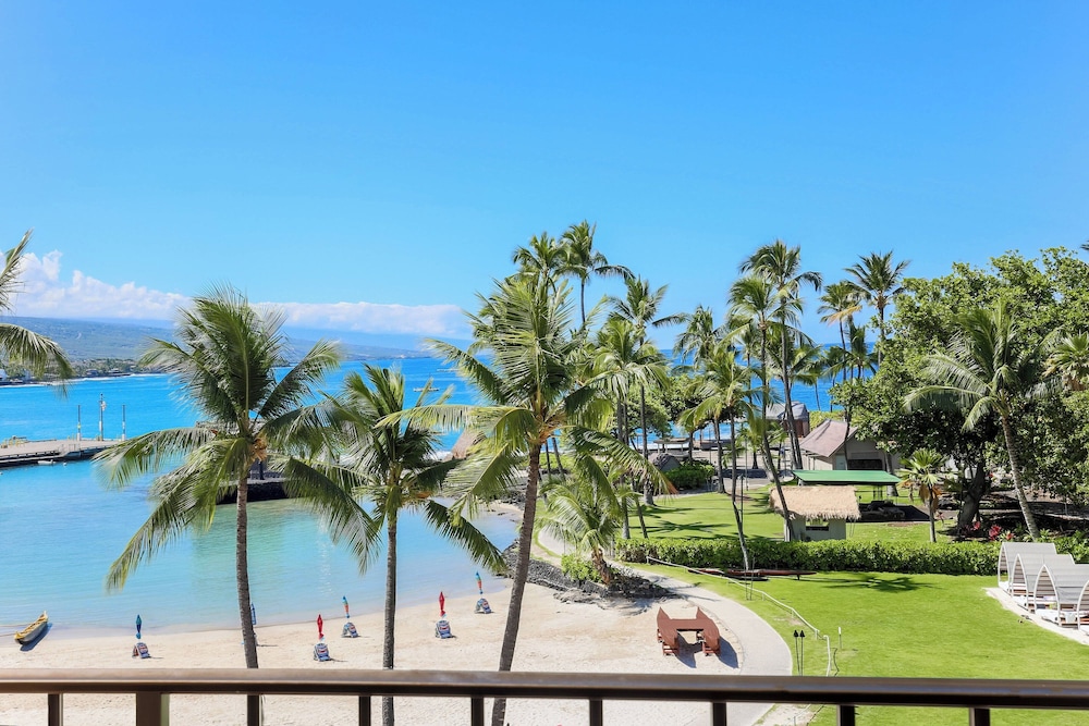Suite, 1 Bedroom, Balcony, Oceanfront - Photo 3