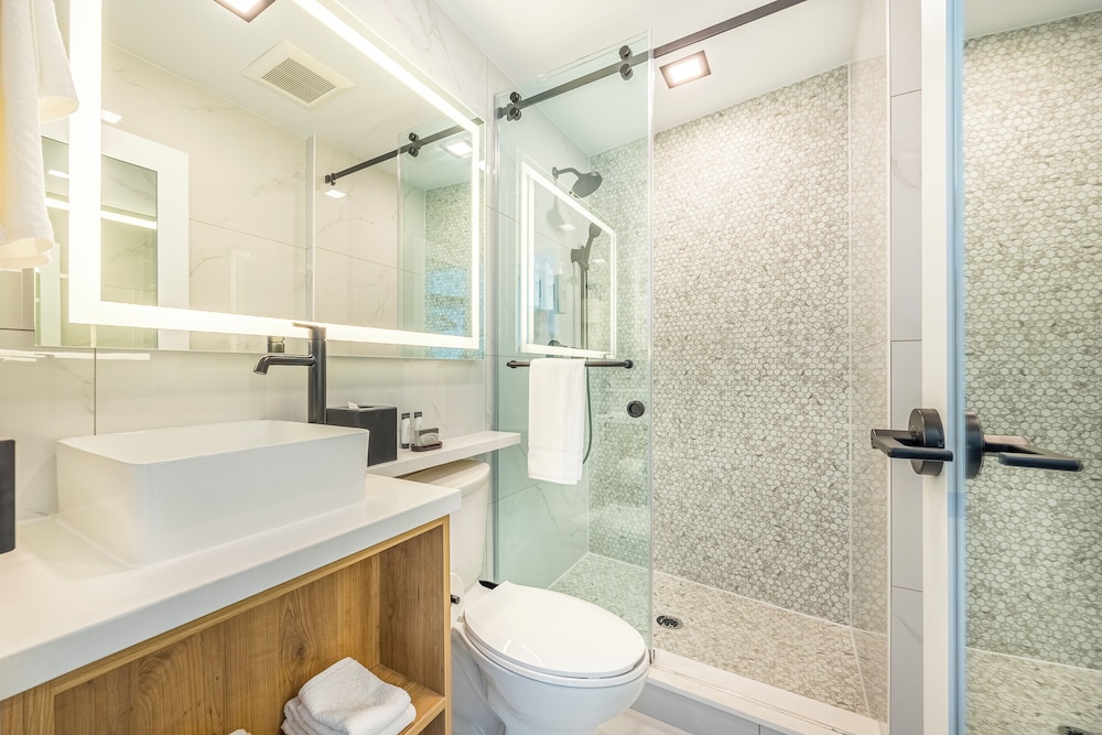 Full Fallsview Room photo 2
