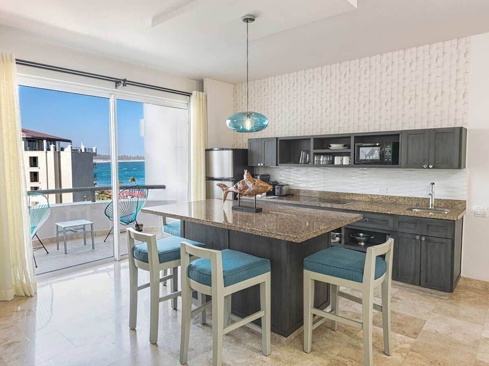 Luxury Suite, 2 Bedrooms, Ocean View - Photo 4