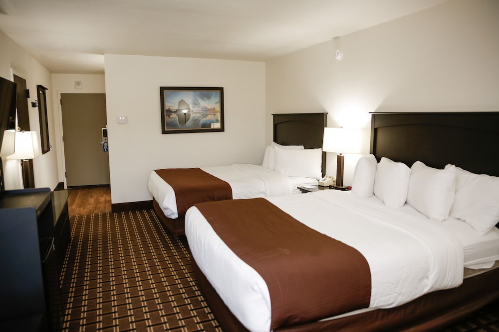 Standard Room, 2 Queen Beds - Photo 6