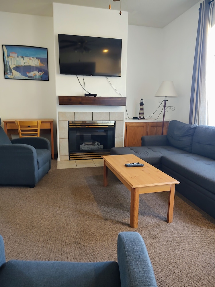 Condo4 305