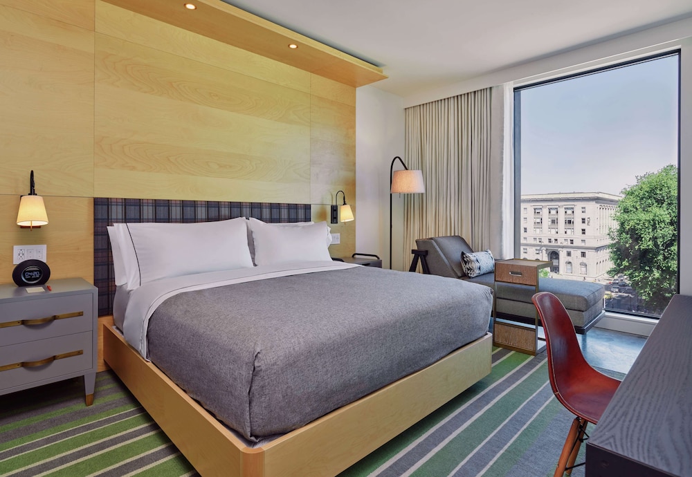 Deluxe Room, 1 King Bed, Accessible, City View (Hearing)