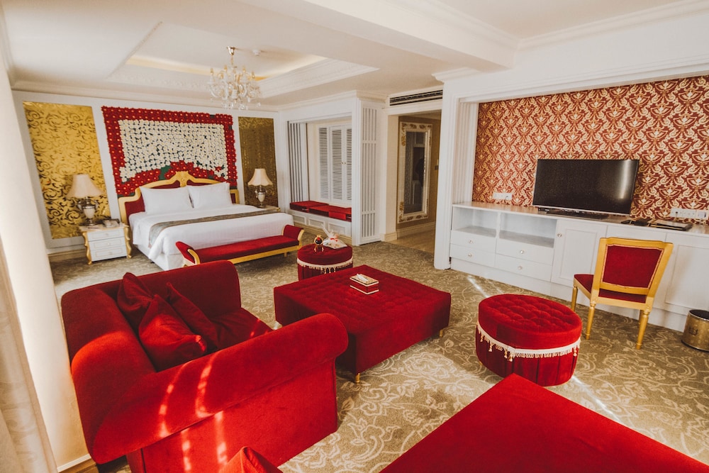Honeymoon Suite photo 2