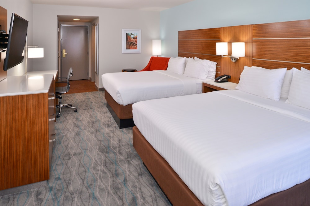 Standard Room, 2 Double Beds, Accessible (Comm, Tub) - Photo 1