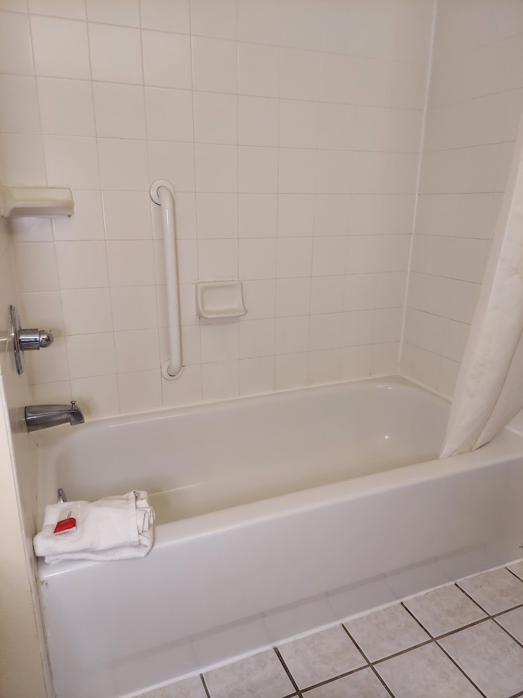 Suite, 1 King Bed, Non Smoking - Photo 5