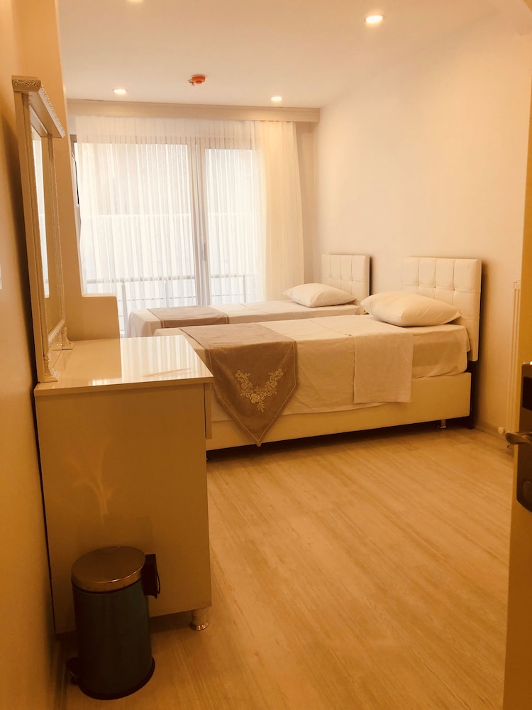 Standard Double Room, 1 King Bed photo 3