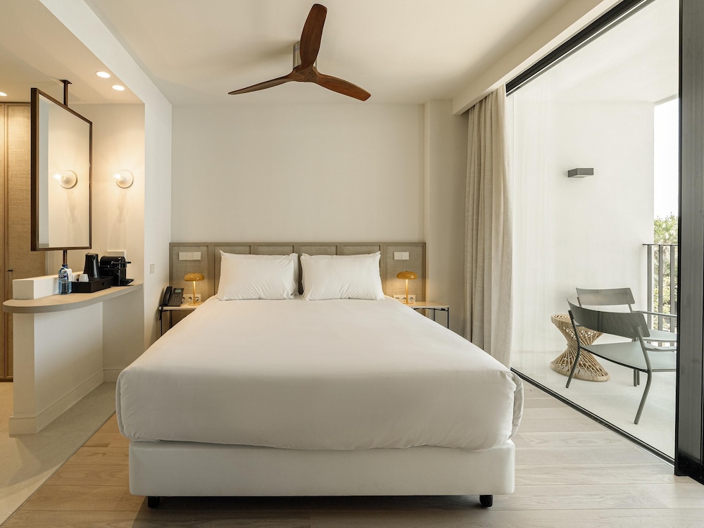 Privilege, Room, 1 King Bed, Terrace - Photo 4