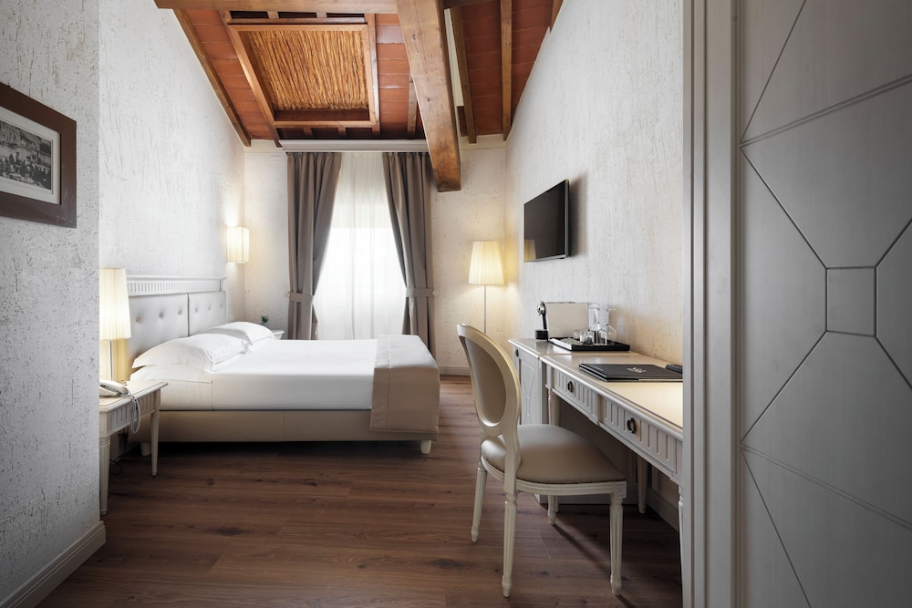 Comfort Room - Photo 1