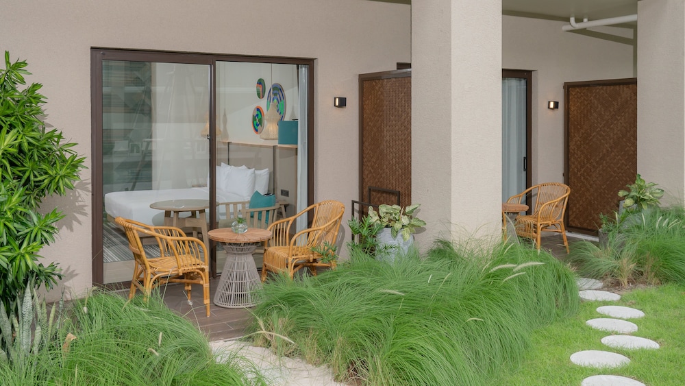 Standard Room, 2 Double Beds, Pool Access - Photo 6