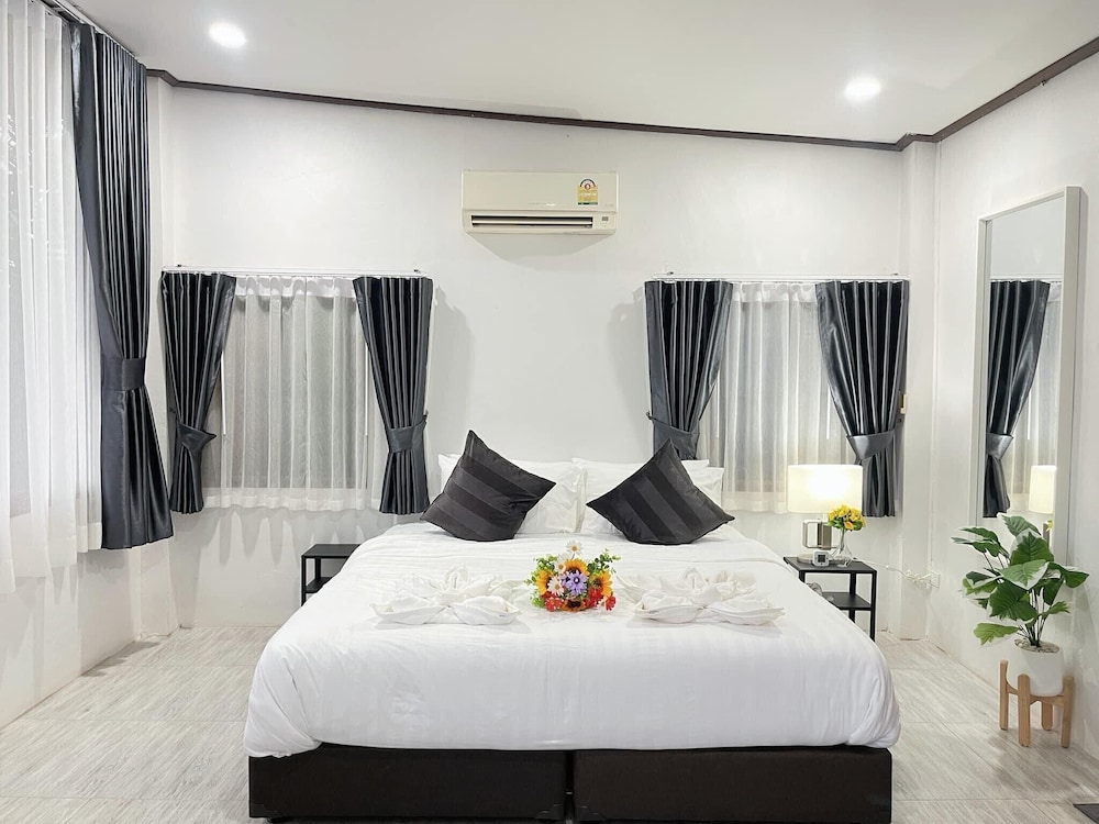Deluxe Studio Suite
