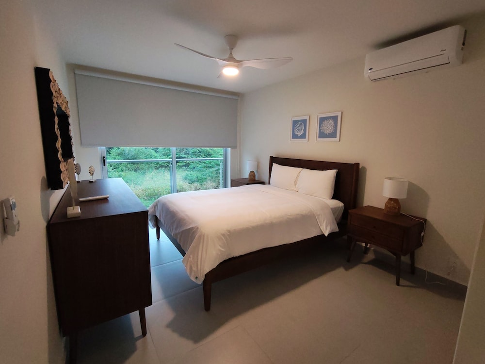 Deluxe Condo, 4 Bedrooms, Partial Ocean View, Garden Area