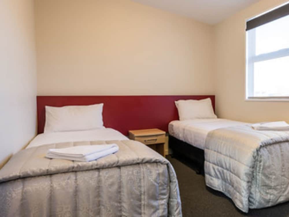 Compact 2 Bedroom Unit thumbnail 6