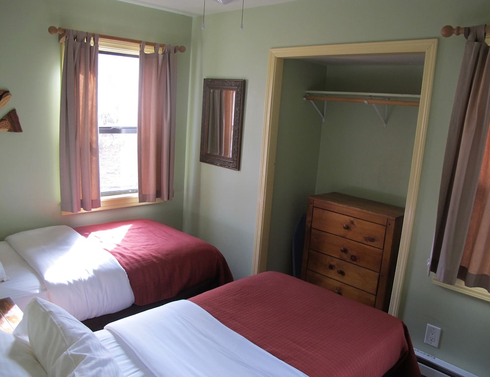 Deluxe Cabin, 2 Bedrooms (Golden)