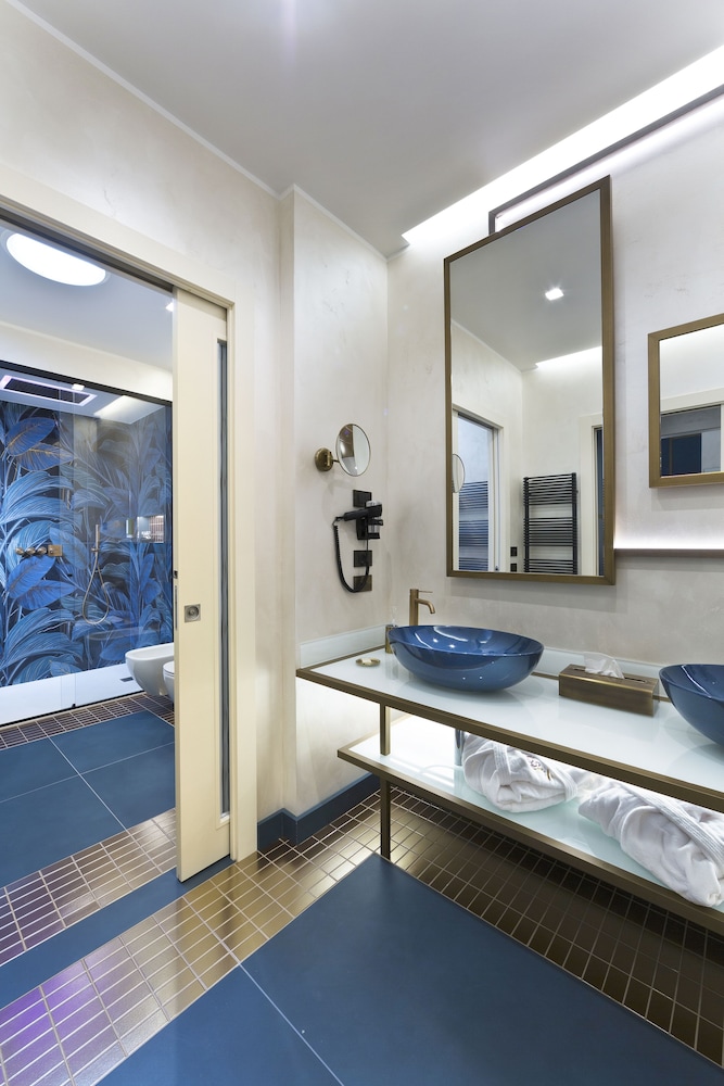 Sapphire Suite with Spa access - Photo 6