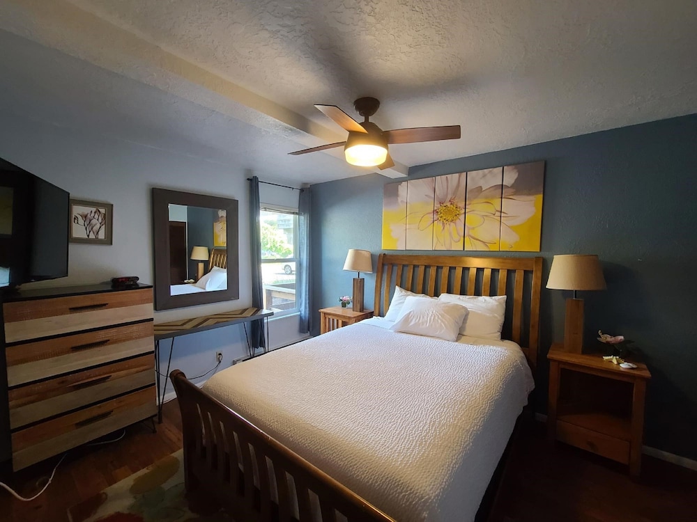 Deluxe Condo, 1 Queen Bed with Sofa bed, Bay View (Bay Front 1 Bedroom Queen Suite Condo) photo 2