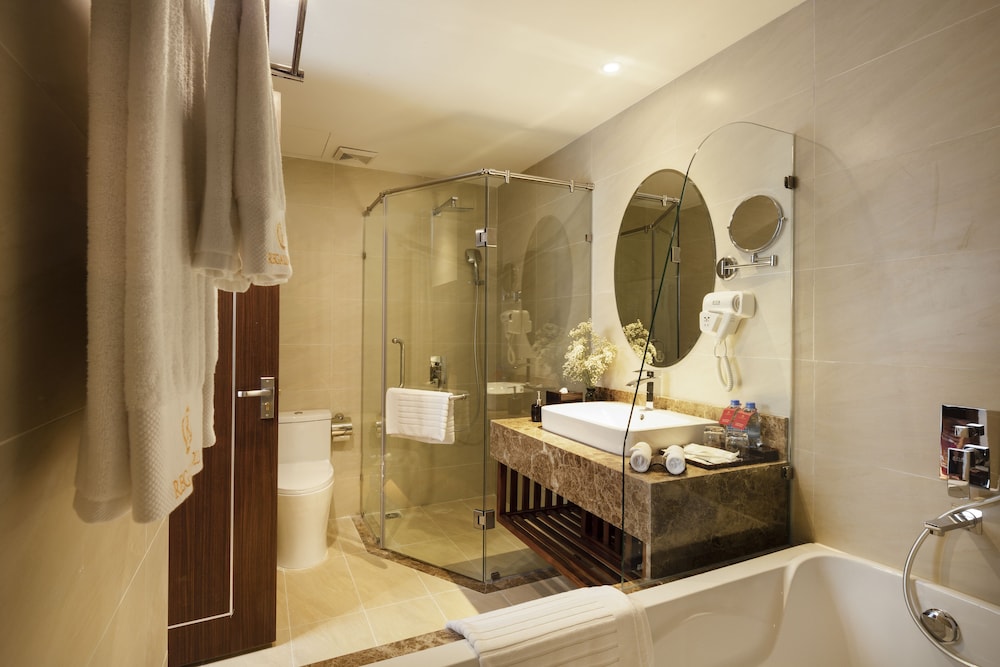 Deluxe Room, Partial Sea View - Photo 2