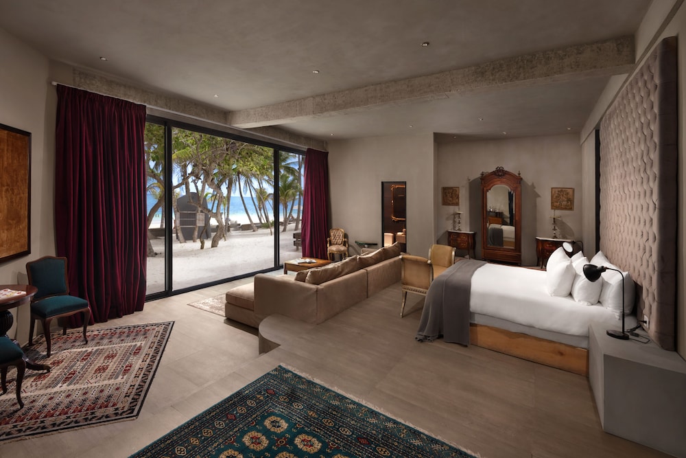 Suite, Beachfront (Master)