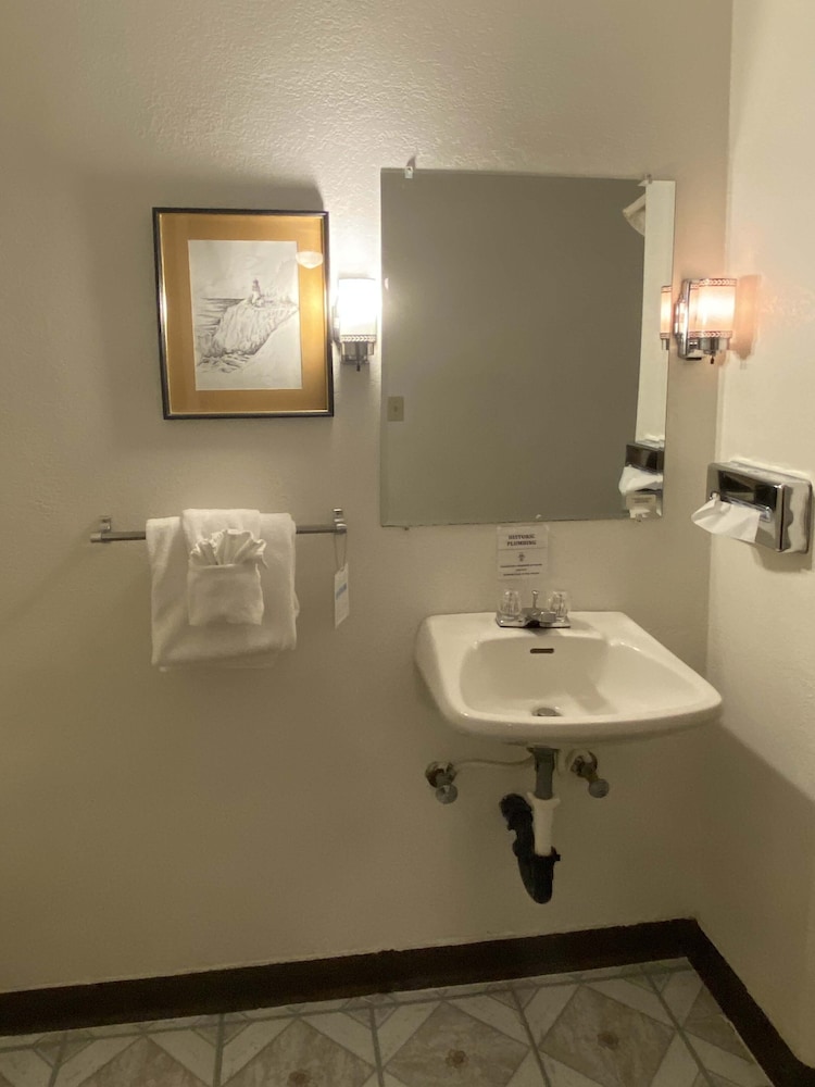 Standard Single Room, 1 Queen Bed - Photo 6