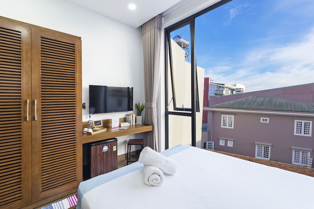 Deluxe Double Room, 1 Queen Bed, Non Smoking, City View