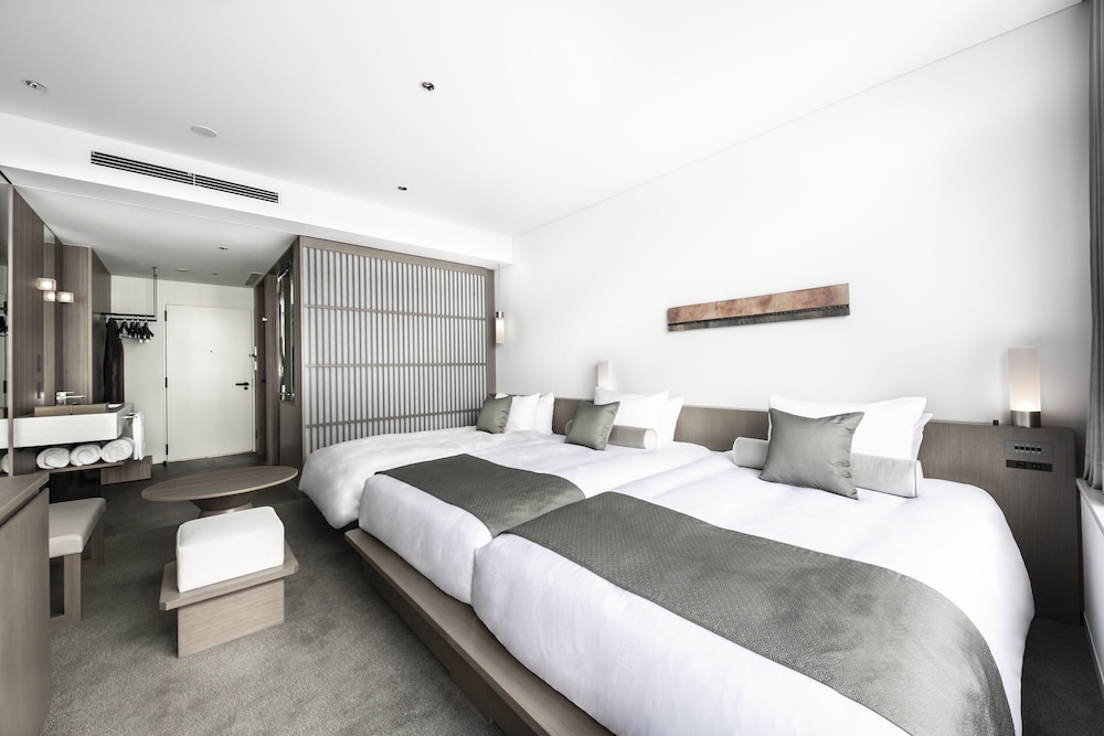 (For 3 people)Superior Twin Room with Extra bed, Non Smoking (with Lounge Access) - Photo 1