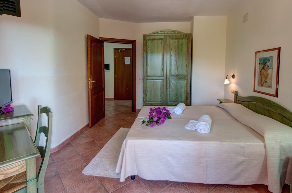 Classic Double Room, 1 Double or 2 Twin Beds, Balcony photo 2
