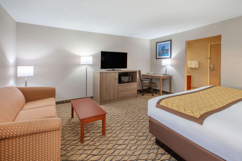 Deluxe Studio Suite, 1 King Bed with Sofa bed - Photo 1
