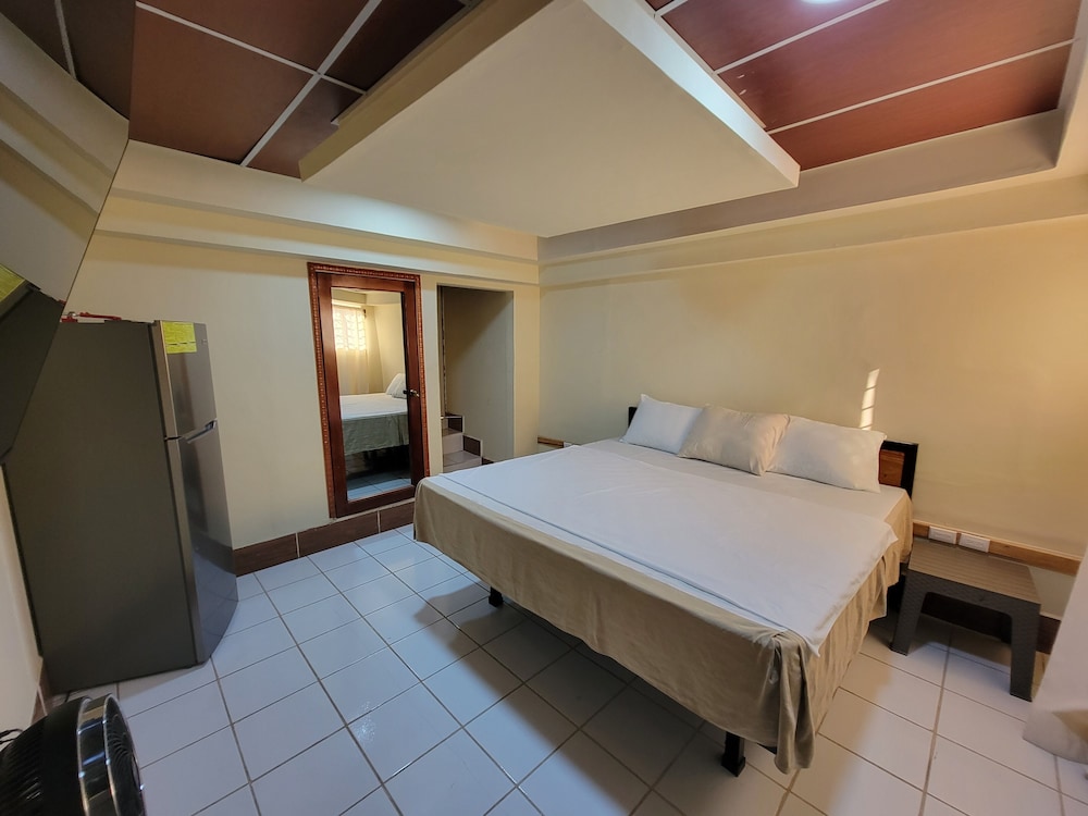 Premium Room, 1 King Bed photo 2