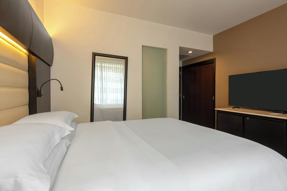Room, 1 Queen Bed - Photo 4