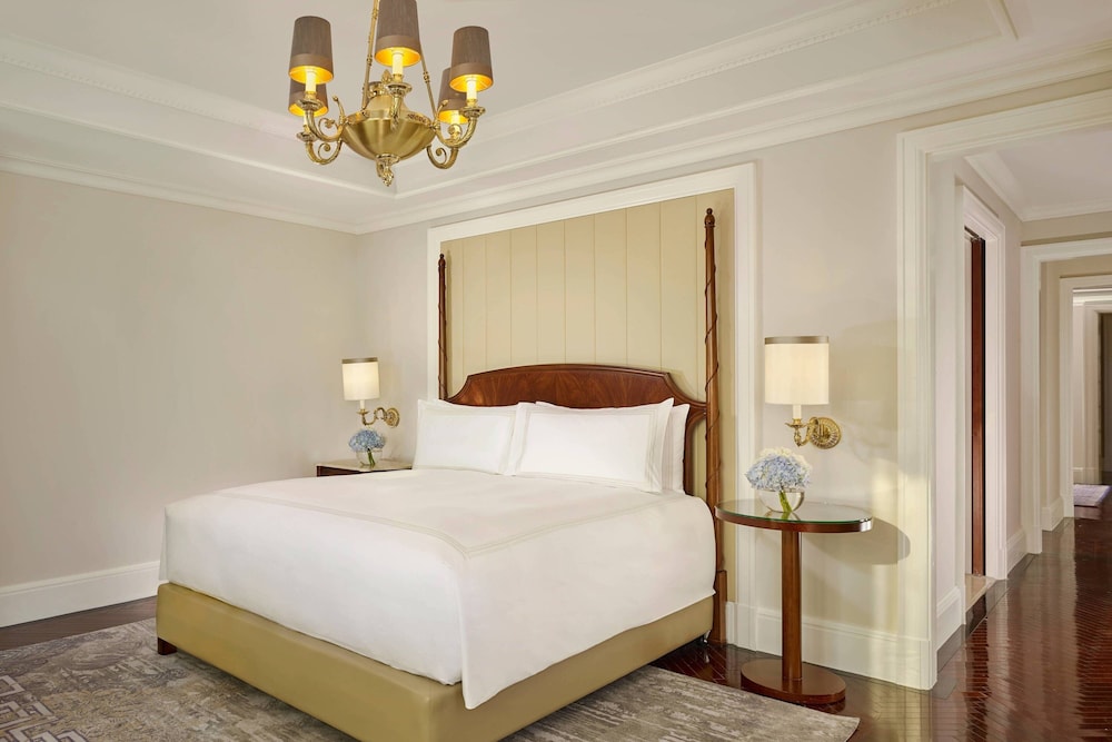 Club Suite, 1 King Bed, City View photo 3