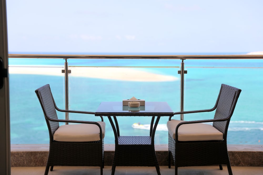 Family Suite (Sea Panoramic) - Photo 14