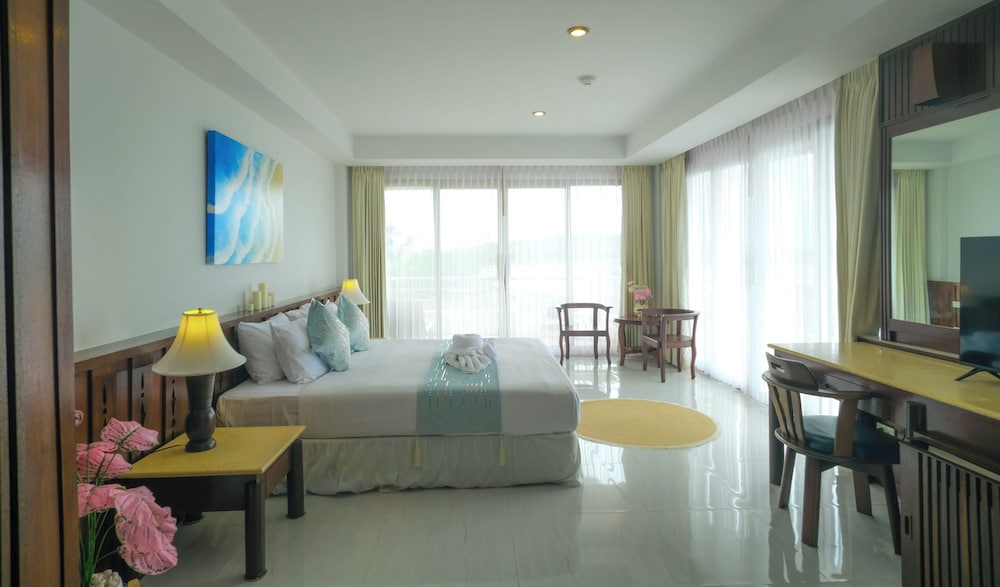 Deluxe Seaview - Photo 14