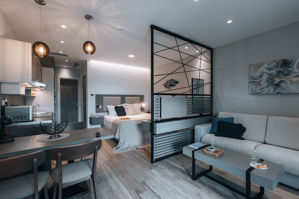 Deluxe Apartment, Pool View