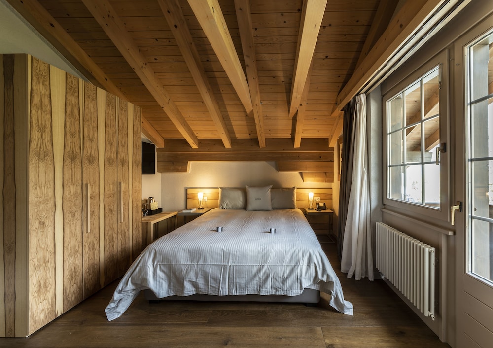 Basic Double Room, 1 Queen Bed, Balcony photo 2