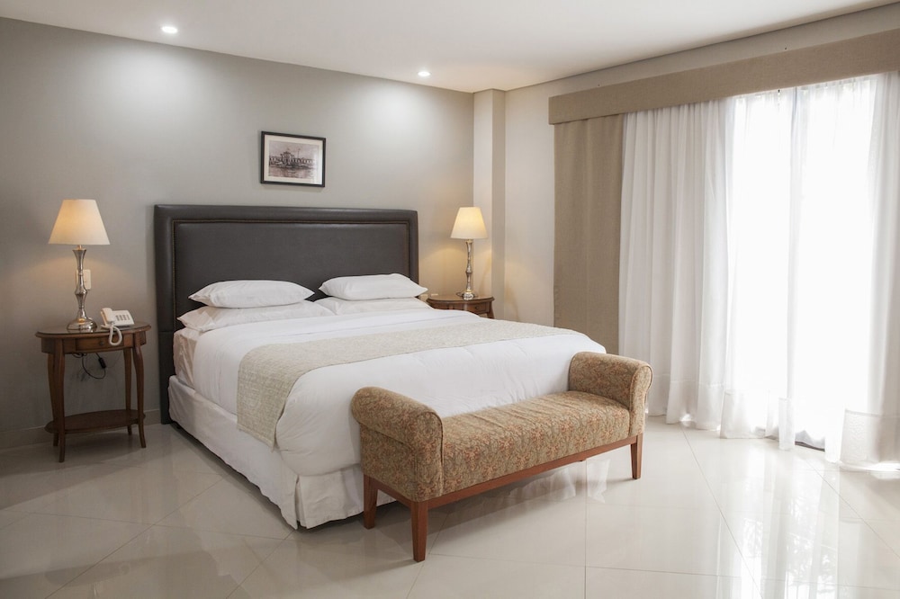 Premium Room, 1 King Bed photo 1