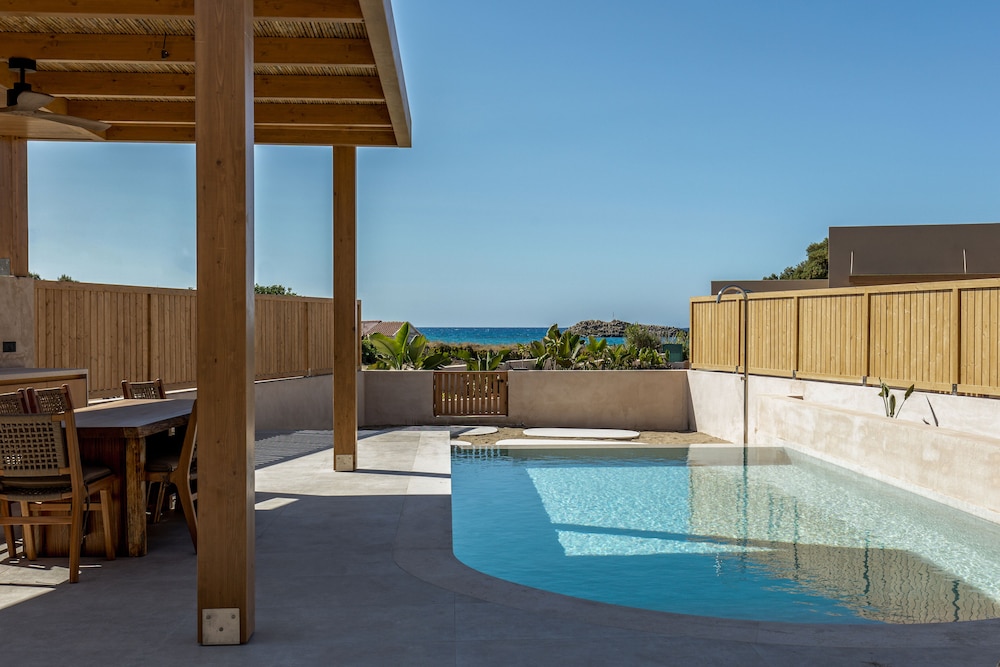 Cicada Suite Gym, Private Pool & Jacuzzi thumbnail 5