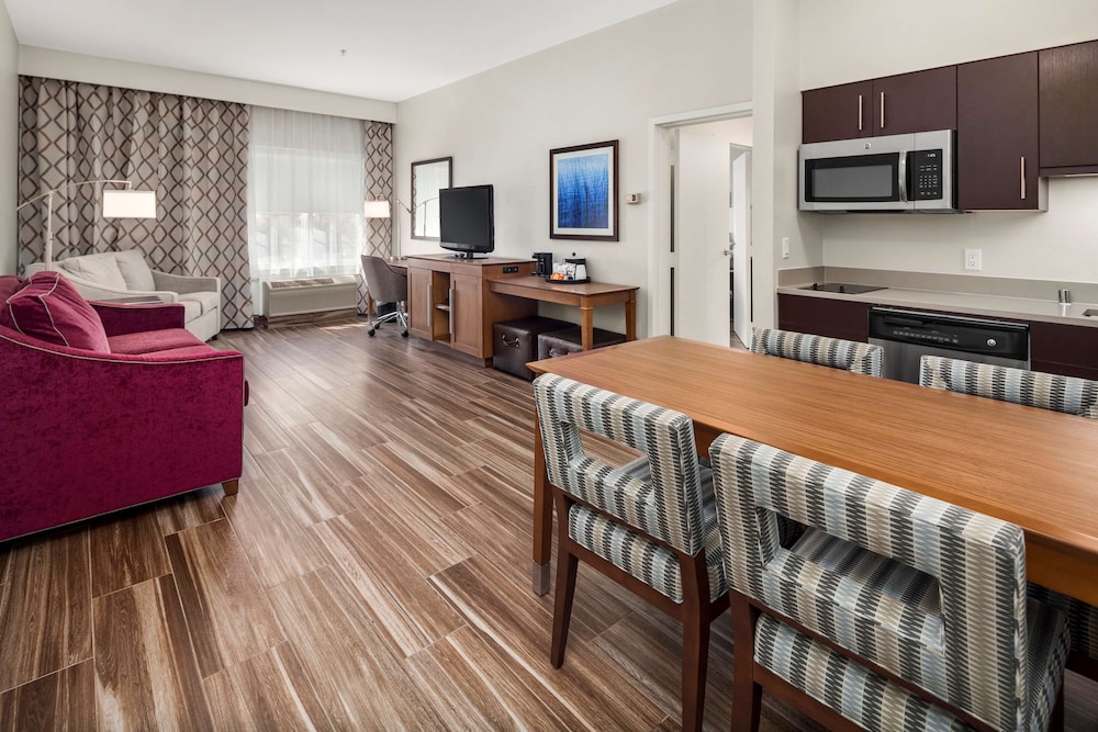 Deluxe Suite, 1 Bedroom, Non Smoking, Kitchen - Photo 2