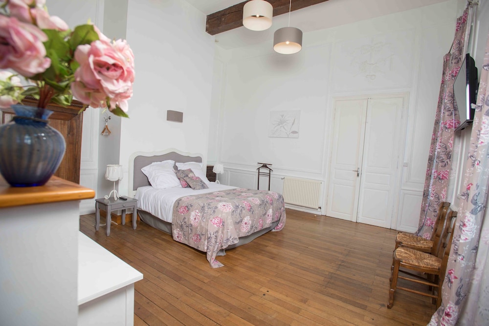 Superior Double Room, 1 King Bed, Private Bathroom, Pool View