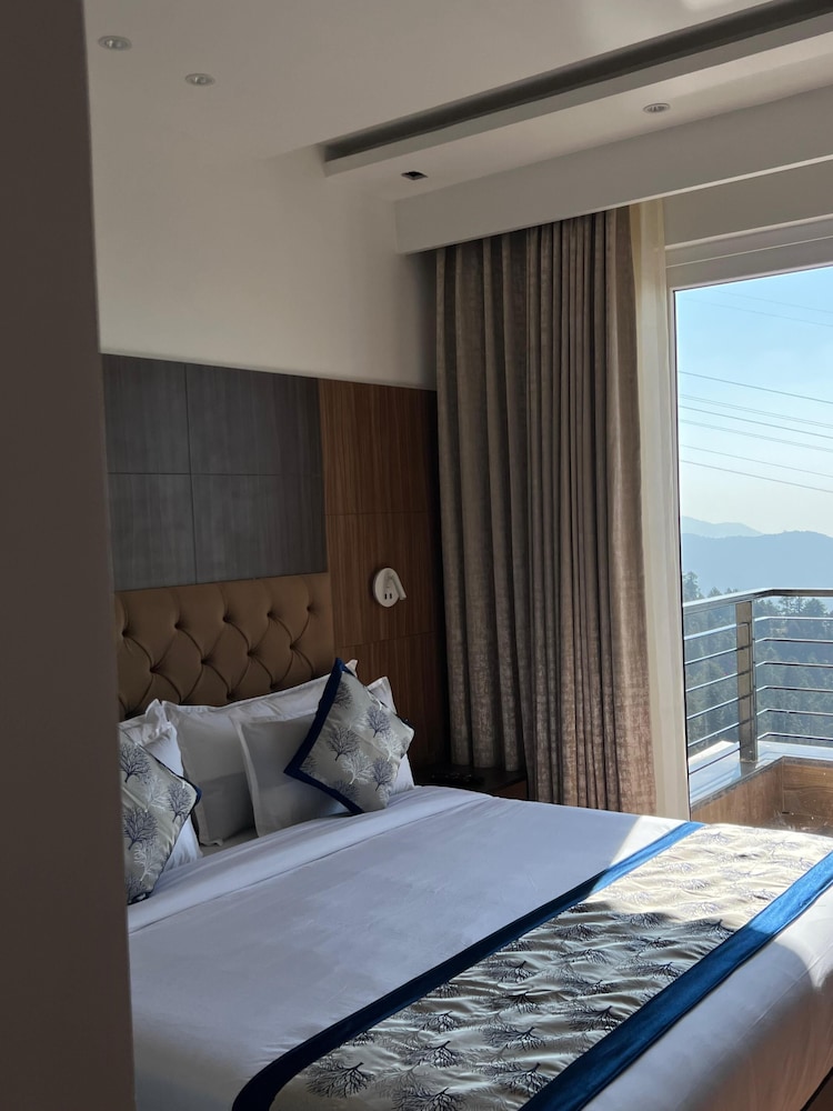 Comfort Double Room, 1 King Bed, Balcony, Mountain View