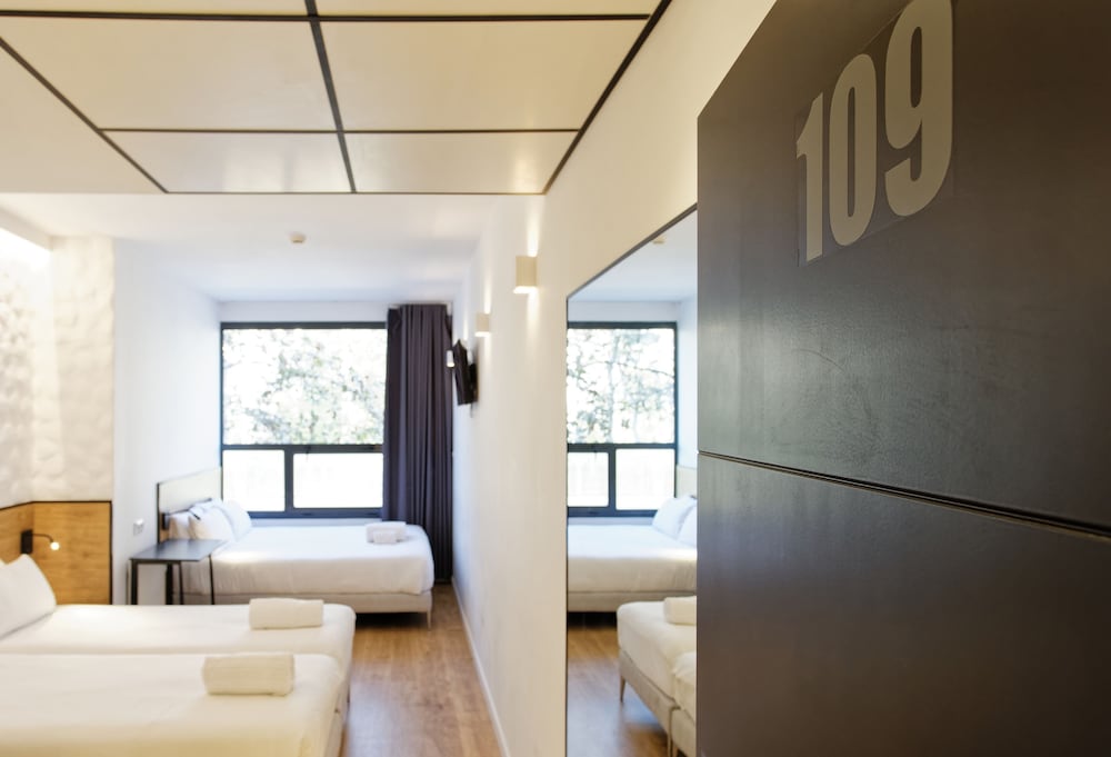 Habitación Cuádruple Estándar, con vista a la ciudad