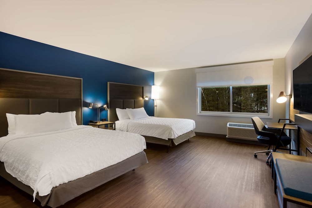 Room, 2 Queen Beds, Accessible, Bathtub