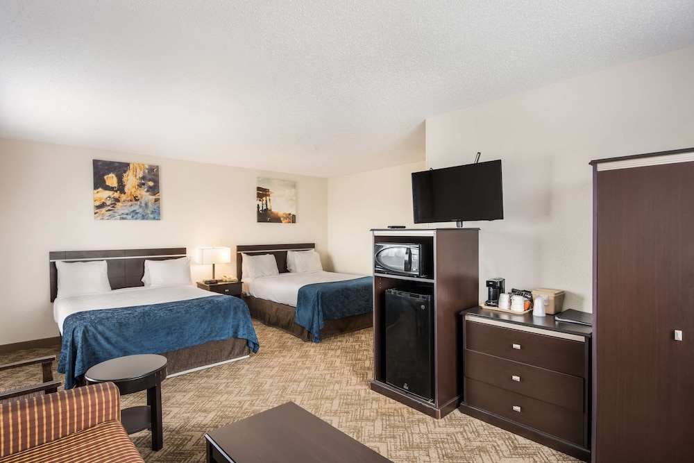 Suite, Multiple Beds, Non Smoking, Refrigerator & Microwave (with Sofabed) photo 2