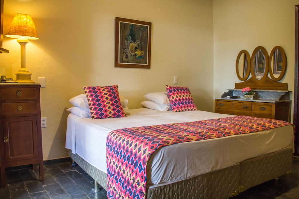 Deluxe Room, Multiple Bedrooms photo 2