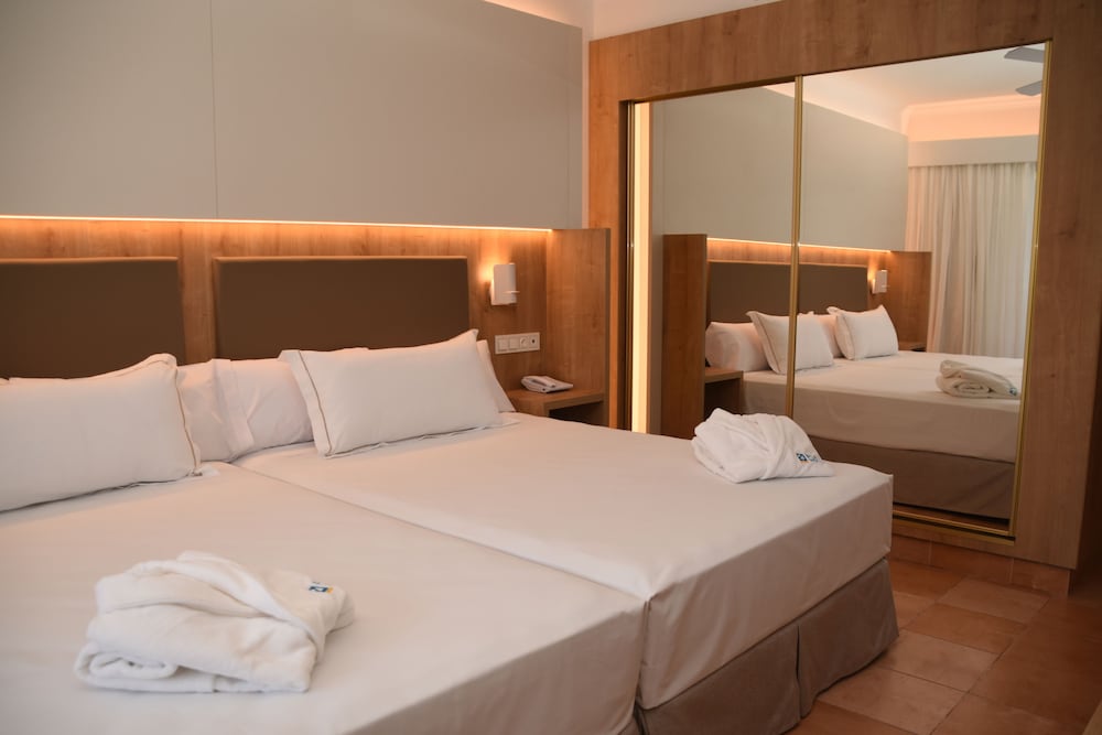 Superior Double Room, Terrace, Garden Area - Photo 11